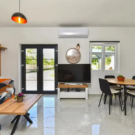 House 2387 Pula